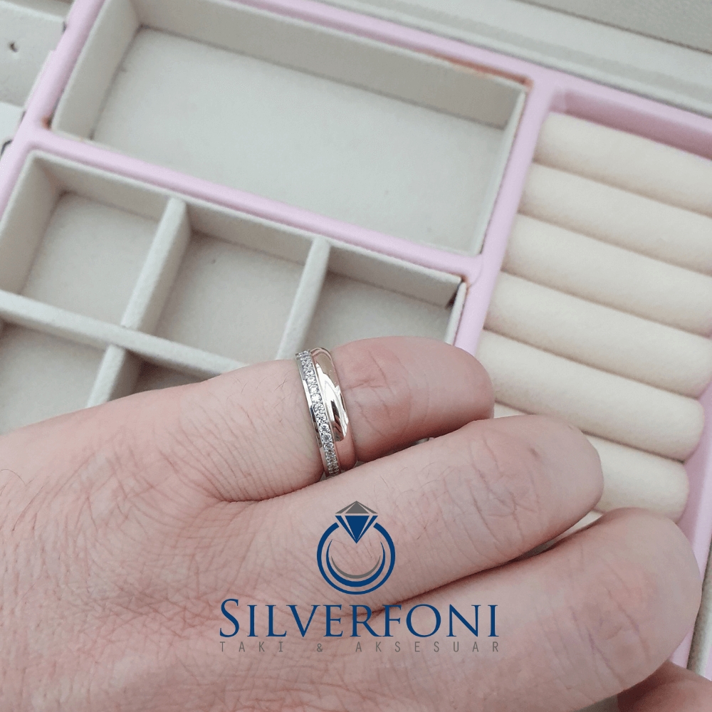 Silverfoni Mutlu Roze Sıra Taşlı Bayan Alyans