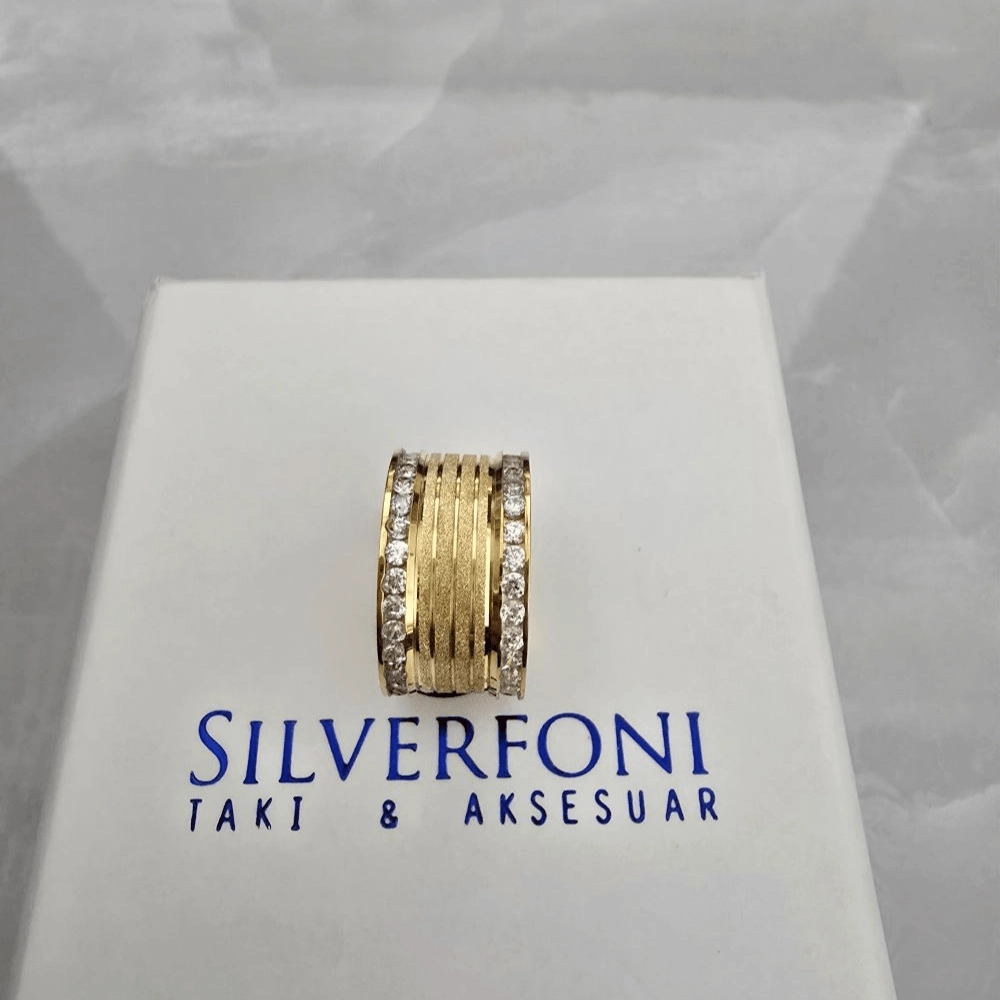 Silverfoni Bayan Sıra Taşlı Ortası Kum Desenli El İşi Alyans