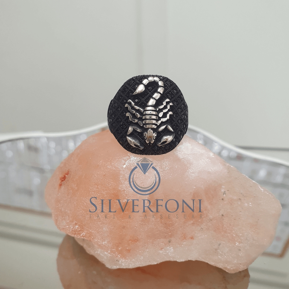 Silverfoni 925 Ayar Akrep figürlü  mikro taşlı erkek yüzük