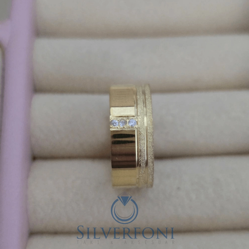 Silverfoni Bayan Üç Taşlı Simli El İşi Alyans – 925 Ayar Gümüş