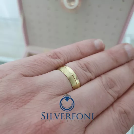 Erkek Modeli Üç Işıltı Su Yolu Alyans Gümüş