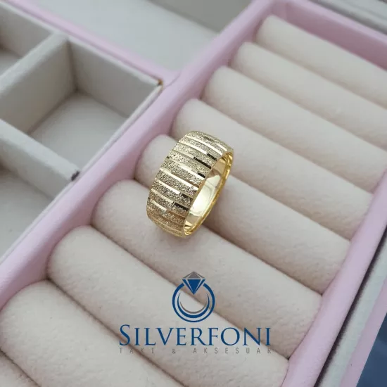 Bayan Bombe Tırtık Alyans 