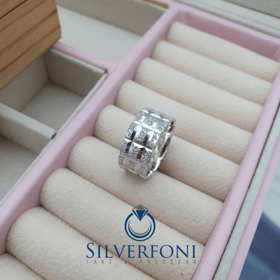 Bayan Kare Simli Modern Alyans – 925 Ayar Gümüş | Silverfoni