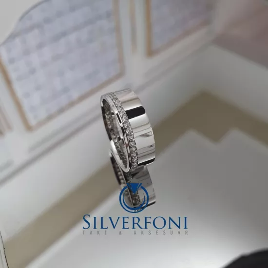 Sonsuz Işıltı Taşlı Bayan Alyans Modern ve Parlak 