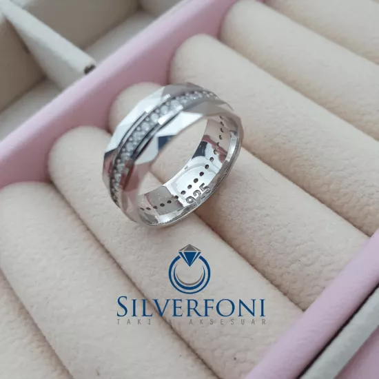 Prizma Sıra Taşlı Bayan Alyans 