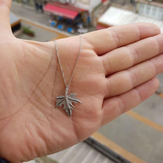 Silverfoni 925 Ayar Gümüş Zirkon Taşlı Çınar Yapragı  Kolye