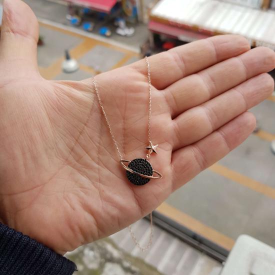 Silverfoni 925 Ayar Gümüş Zirkon Taşlı Gezegen Bayan Kolye Roze Siyah 
