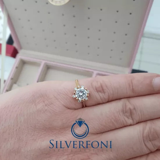 Lotus Model Gümüş Tektaş Yüzük |